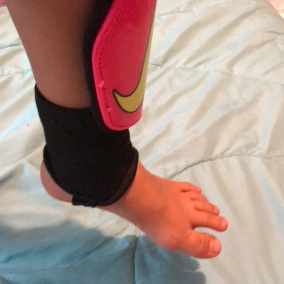 Nike shinguards - Picture 4 of 6